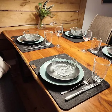 Erholsame 2 Zimmer Fewo Mit King-size-bett, Pool Und Stellplatz Apartment *